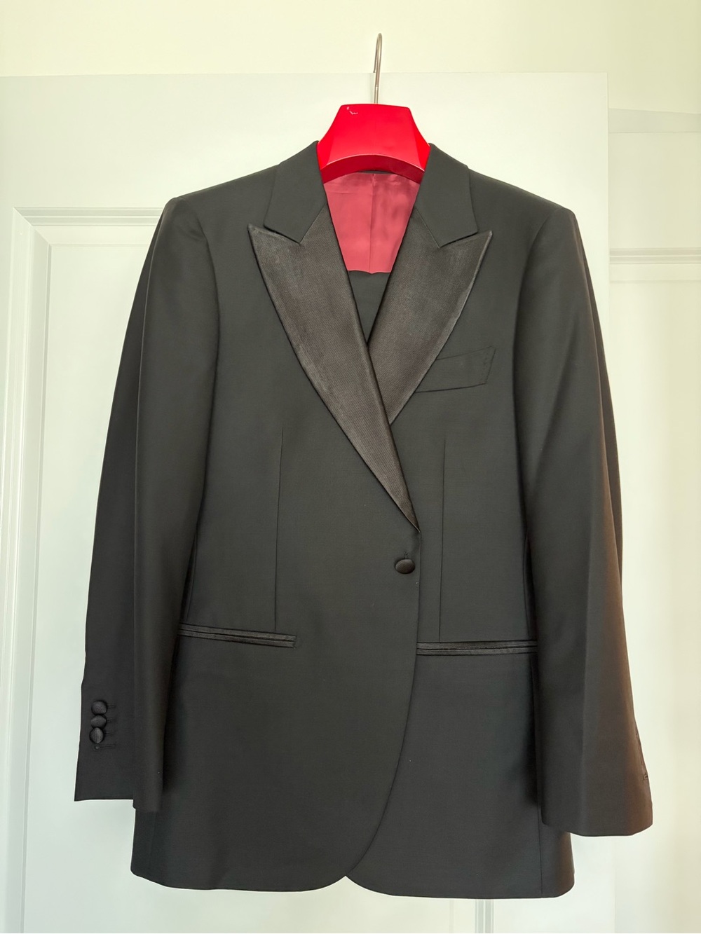 Suitsupply New Verona Black Tuxedo / Dinner Suit – Super 110s Wool (40S)